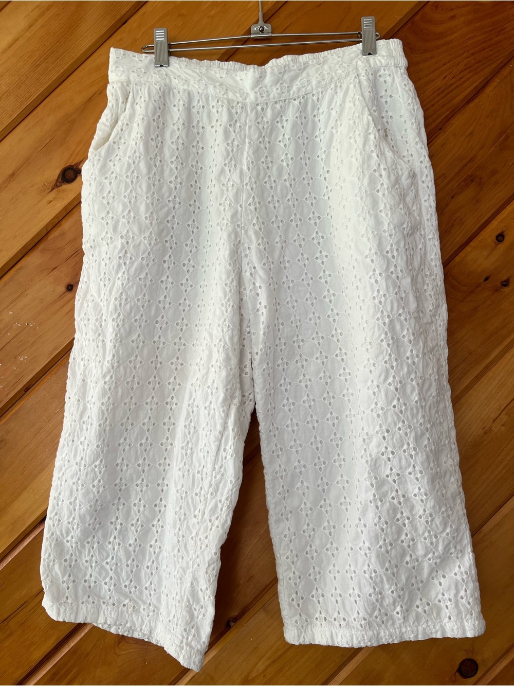 BocaBay Women’s White Eyelet Cropped Pants 16 P